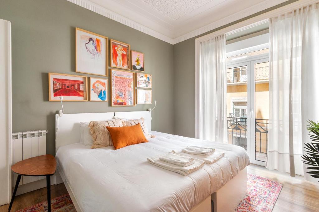 Bright City Center, 10m from subway, 6 rooms, up to 20 PPL 8