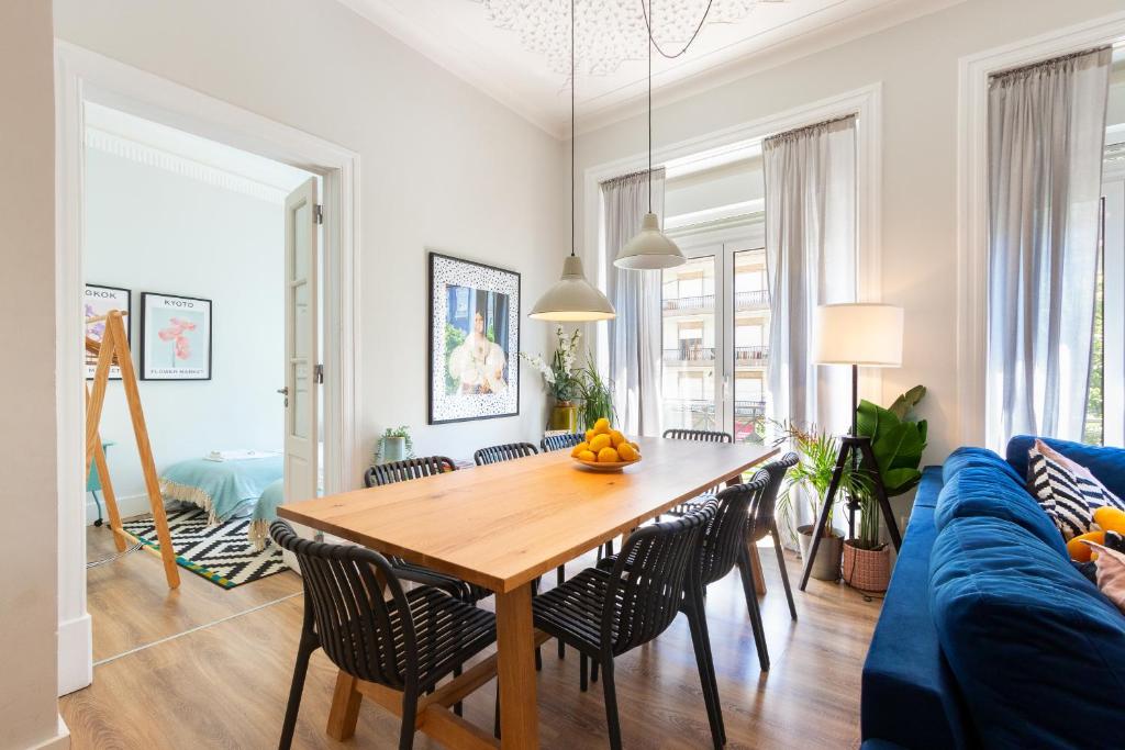 Bright City Center, 10m from subway, 6 rooms, up to 20 PPL 3