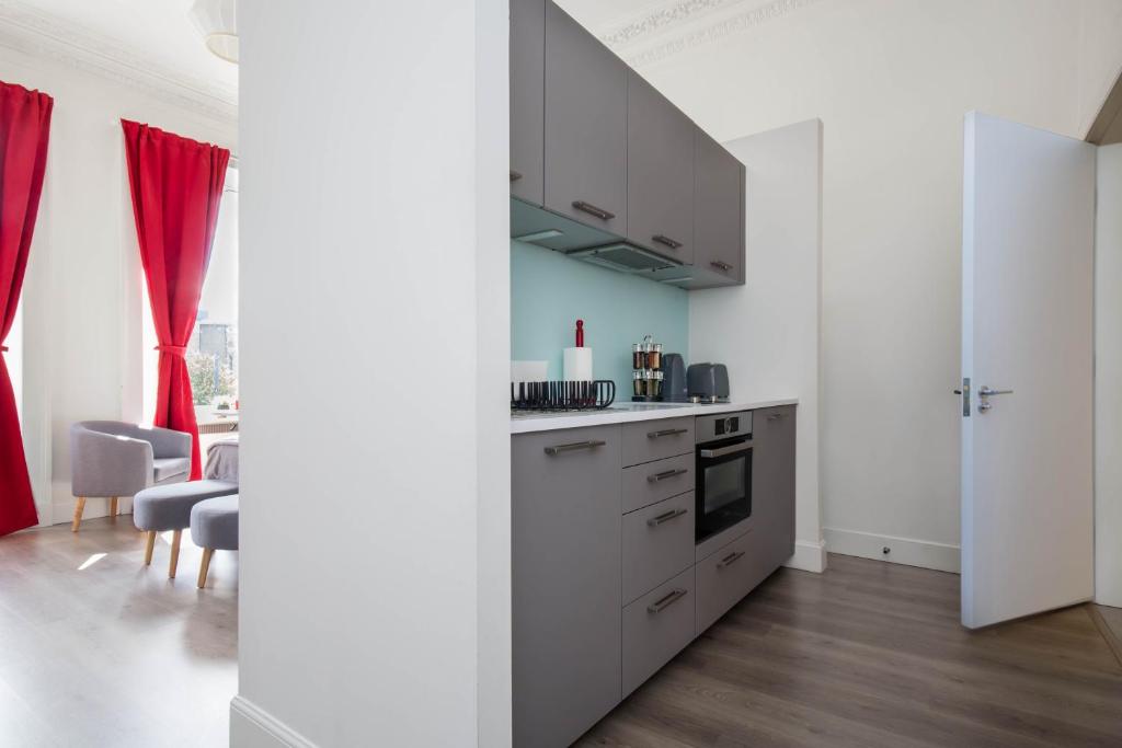 Modern Studio Apartment in prime central location 7