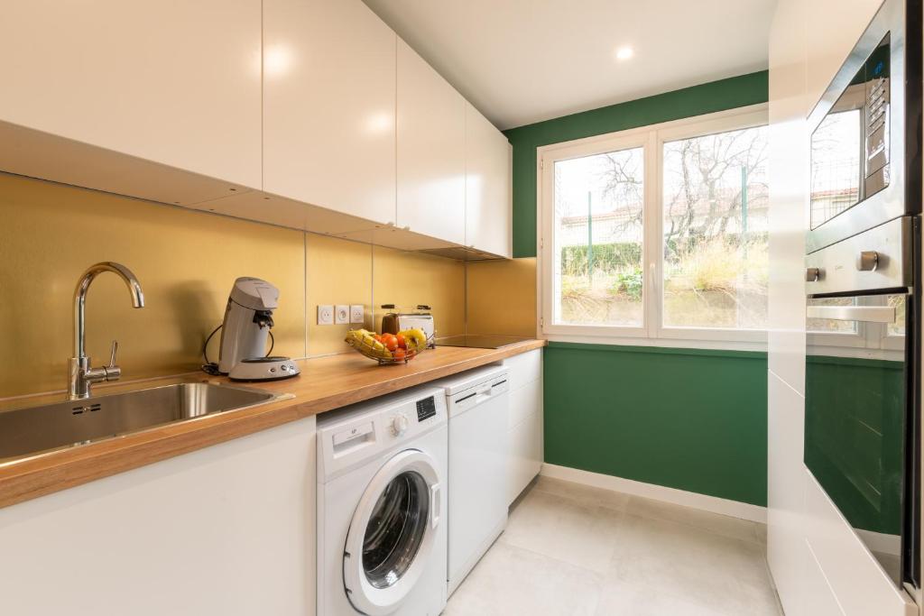 AMJA Proche clinique Saint-Roch apt 3 chambres 3 salles de bain parking gratuit idéal famille groupe coworking 10 min centre ville 10 min plage 5 min sortie autoroute 4