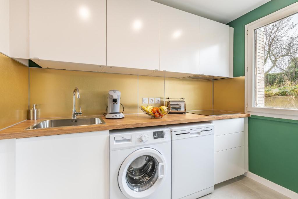 AMJA Proche clinique Saint-Roch apt 3 chambres 3 salles de bain parking gratuit idéal famille groupe coworking 10 min centre ville 10 min plage 5 min sortie autoroute 8
