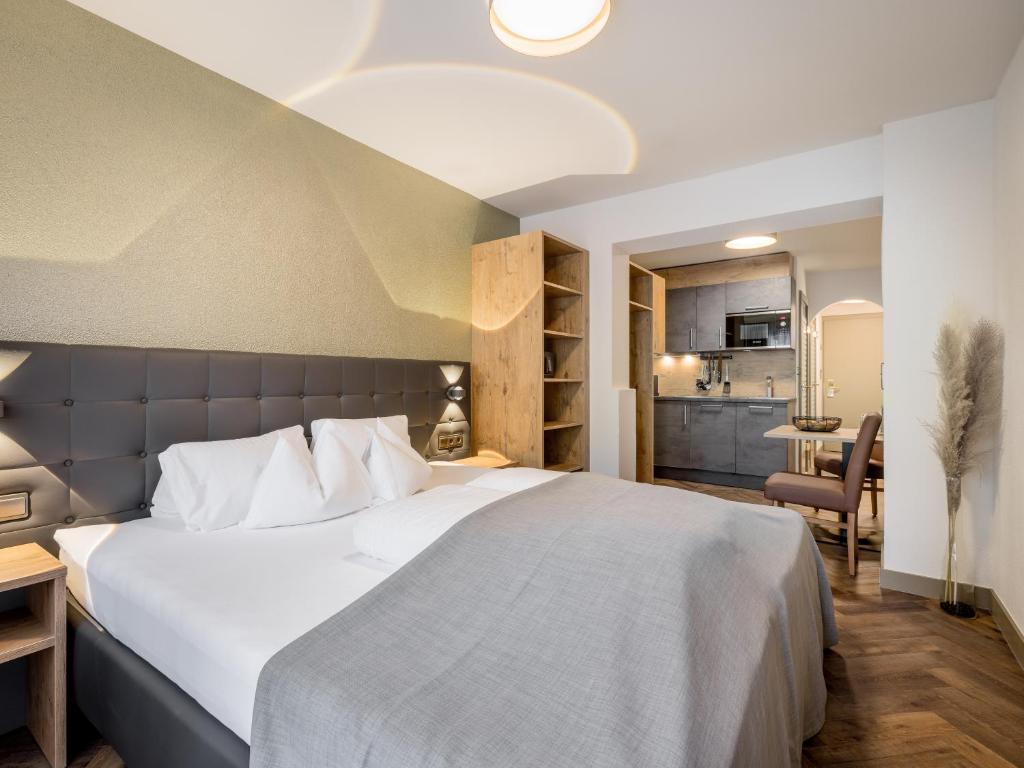 Regina Hotelsuites 3