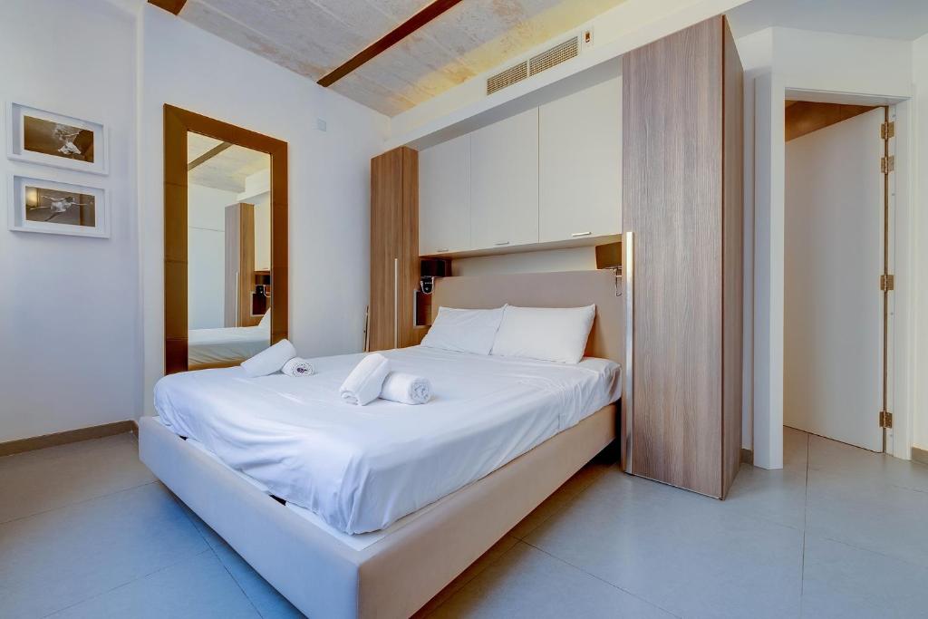 Luxurious 2BR Apartment in Valletta 8