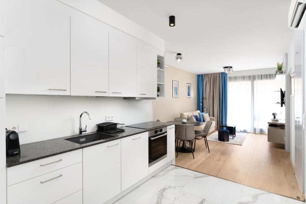 Emerald Downtown Luxury Suites by Continental Group 2