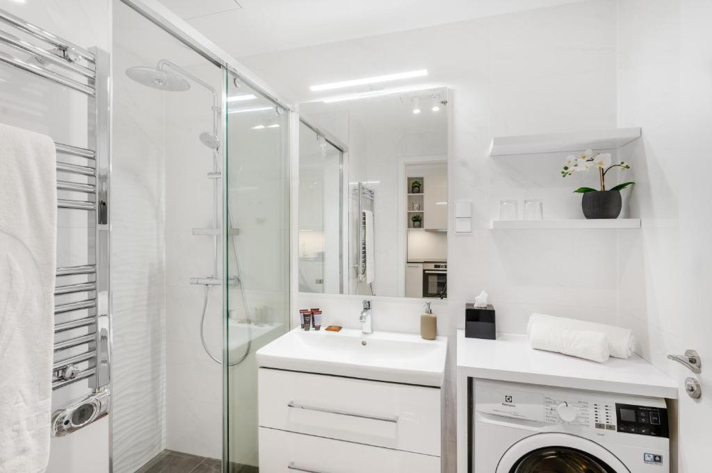 Emerald Downtown Luxury Suites by Continental Group 5