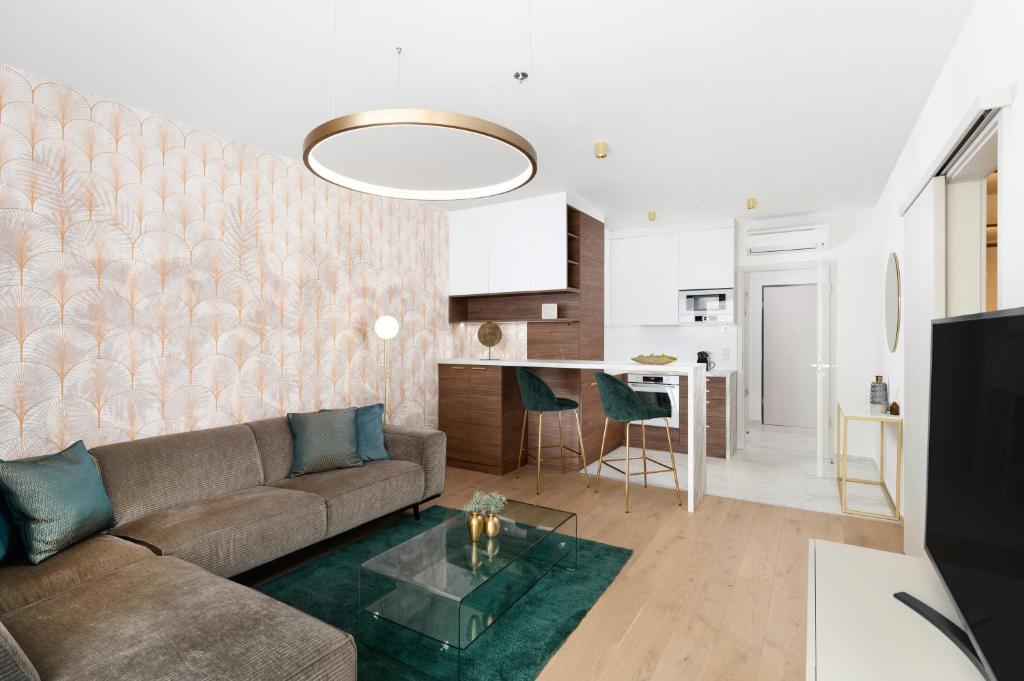 Emerald Downtown Luxury Suites by Continental Group 6