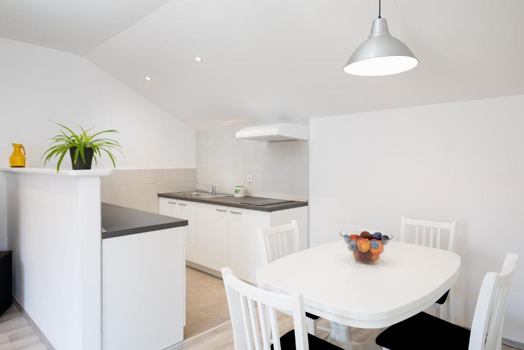 Apartments Katarina-Two Bedroom Apartment with Parking 3