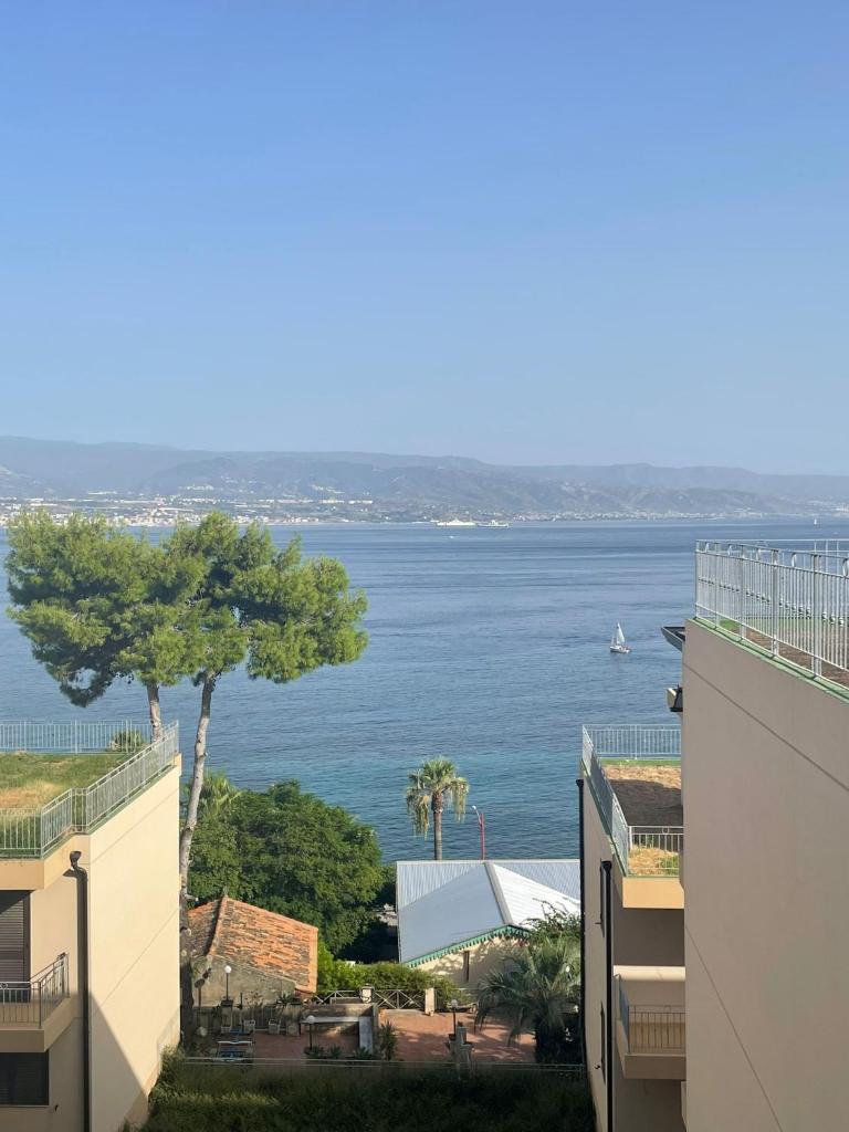 Casa Cannoni - Delizioso Appartamento Fronte Mare vista Stretto di Messina 6