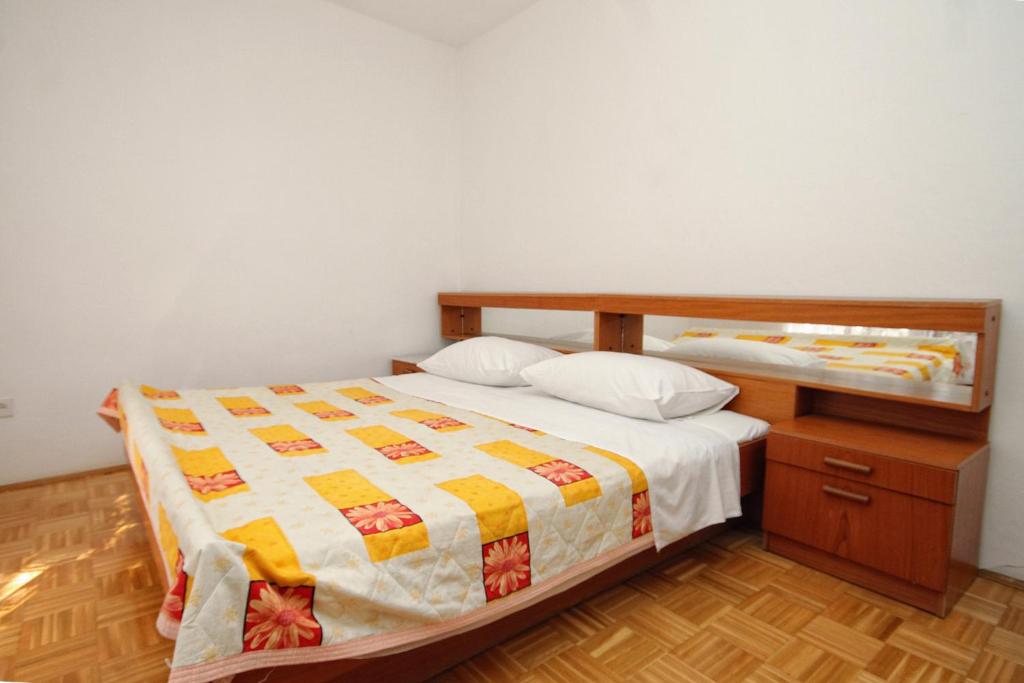 Apartments by the sea Zavalatica, Korcula - 9315 6