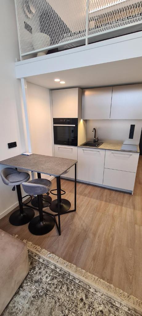 Stay in Kaunas & Radio City 4