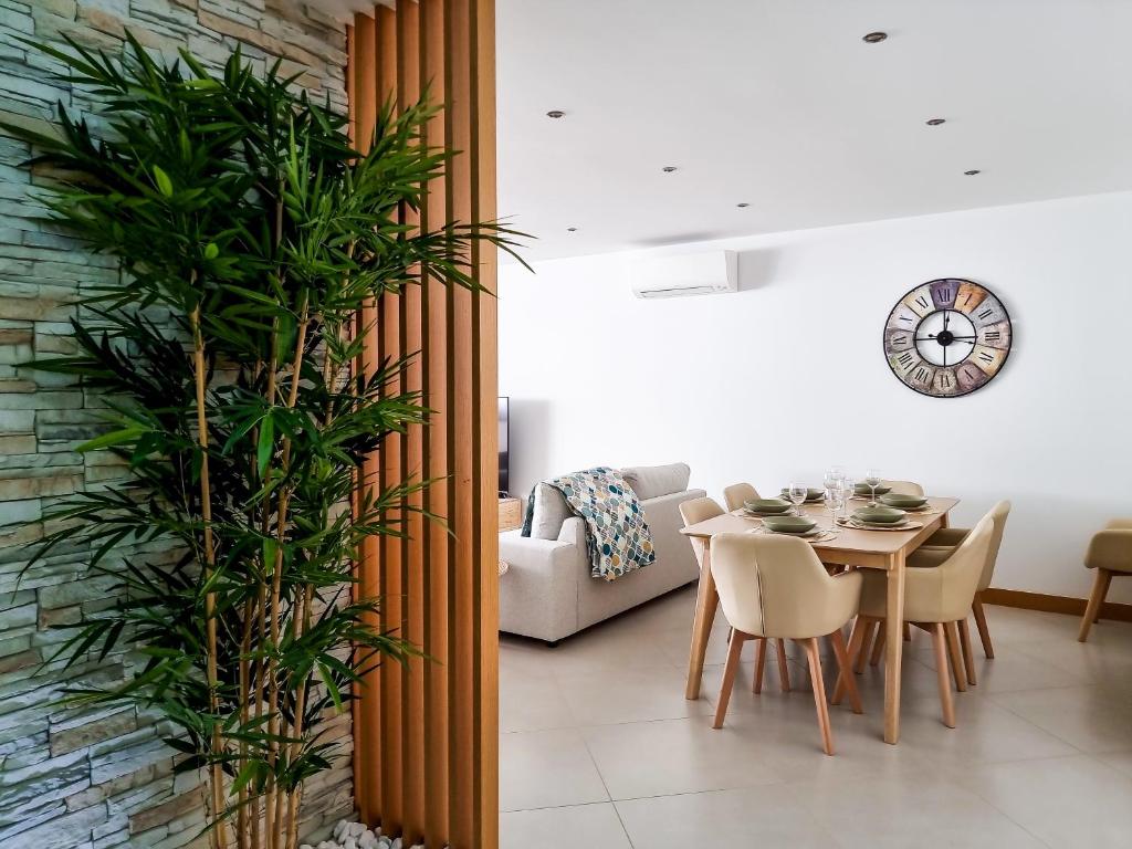 FLH Lagos Central Flat with Terrace 8