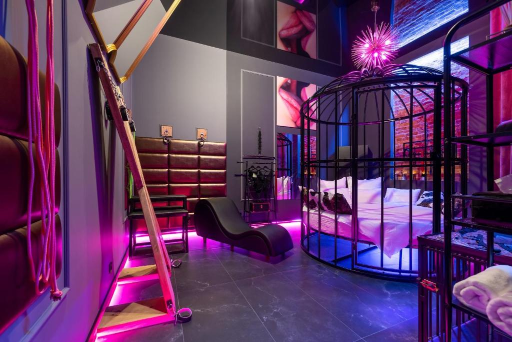 BDSM Apart Grey by BAST Manufaktura Centrum Miasta Legionów 18 , Idelny na Prezent, Parking na terenie , Tylko dla dorosłych ADULTS ONLY 3