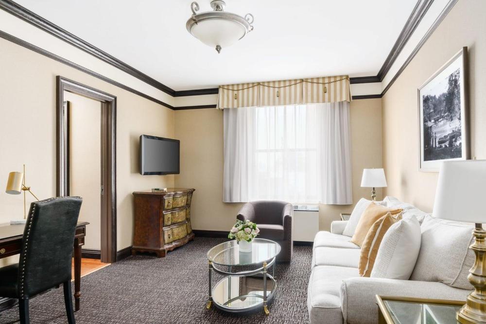 Hotel Lucerne Image