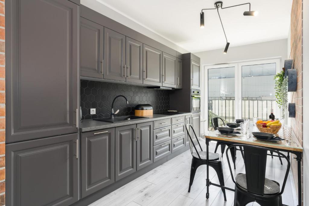 Family Apartment 62m - Sowia with GARAGE & BALCONY by Noclegi Renters 3