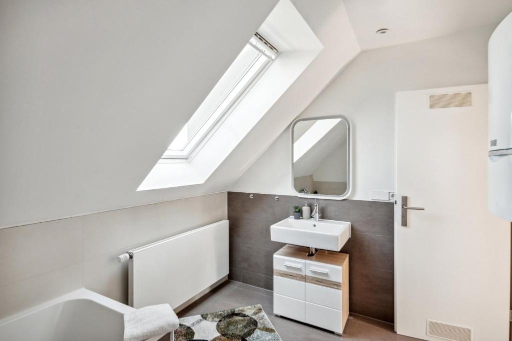 Your home away from home - A workplace in every room 7