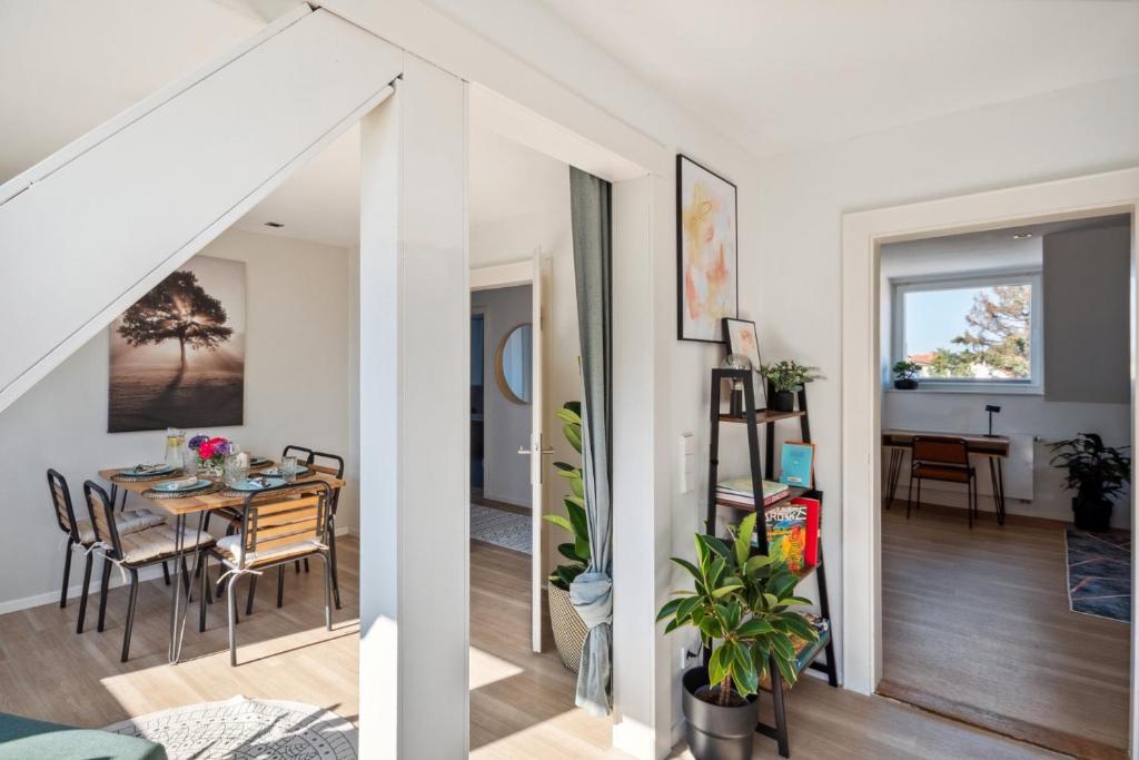Your home away from home - A workplace in every room 8