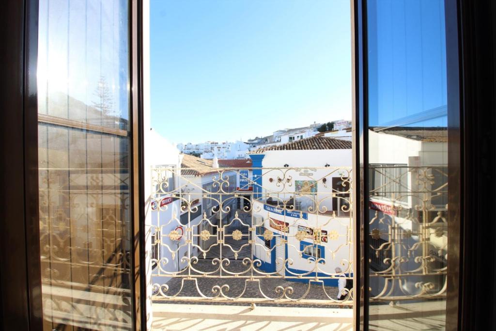 Old Town Oasis 110m to Beach, AC & 2 Bathrooms by Vou de Férias