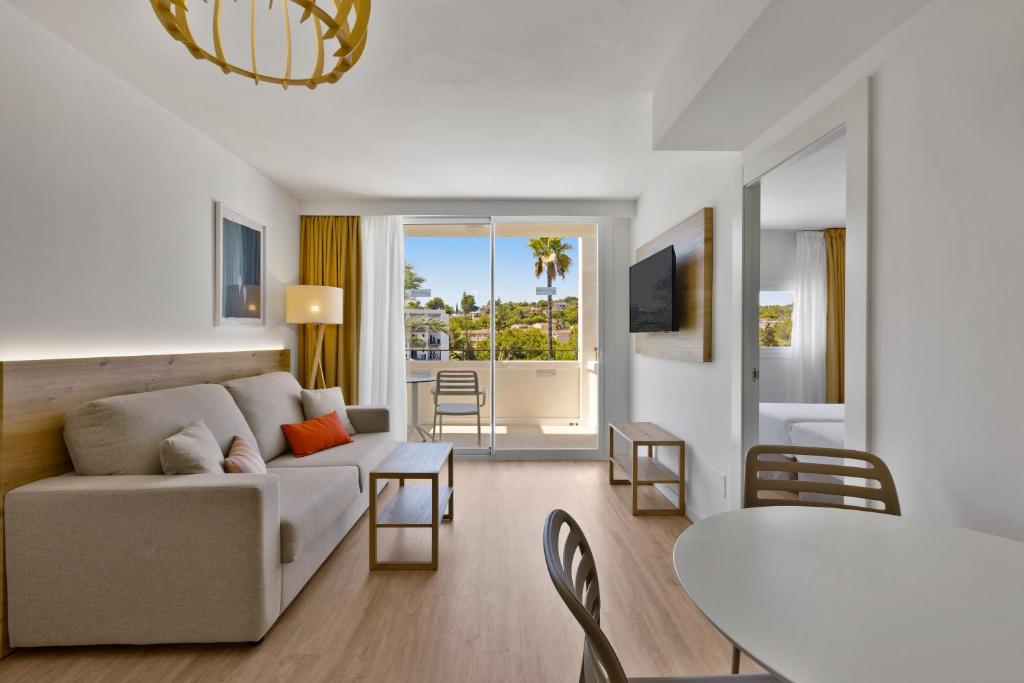 Palmanova Beach Apartments by TRH 6