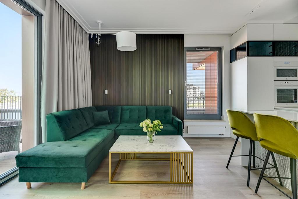 Blue Mandarin Riverside 8