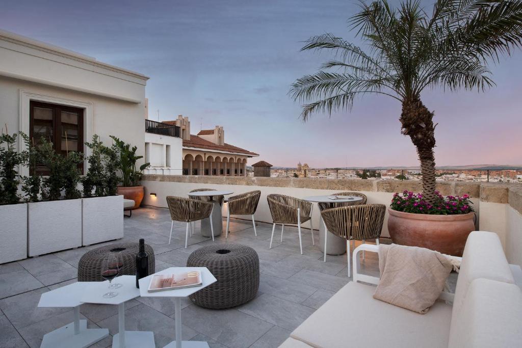 Coliseum Boutique Apartments 8
