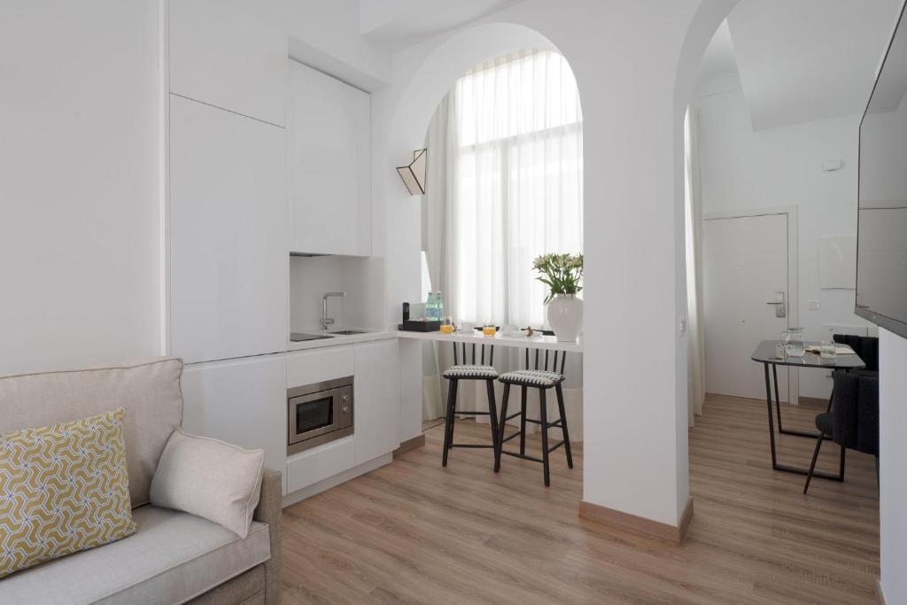 Coliseum Boutique Apartments 5