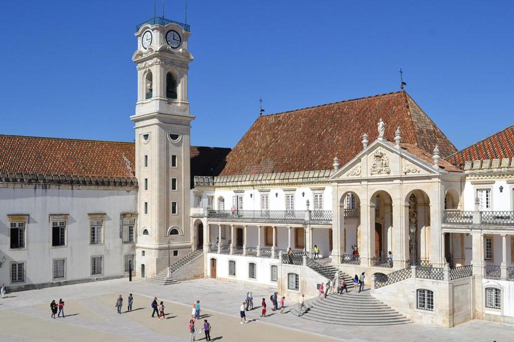 2-Bedrooms Sleeps 4 10 min drive to Coimbra 7