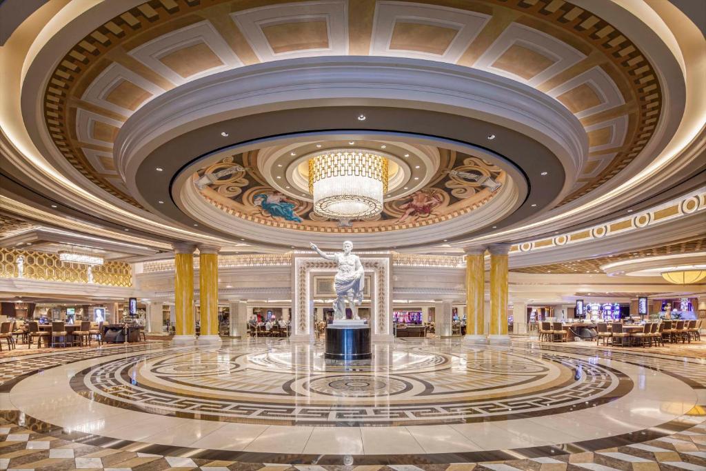 Caesars Palace Hotel & Casino Image