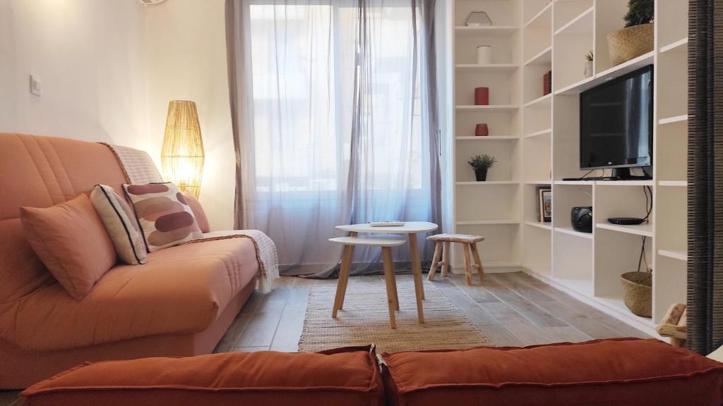 Bastia F1 type loft plein centre, calme, clim, refait à neuf et à 200m du port 5