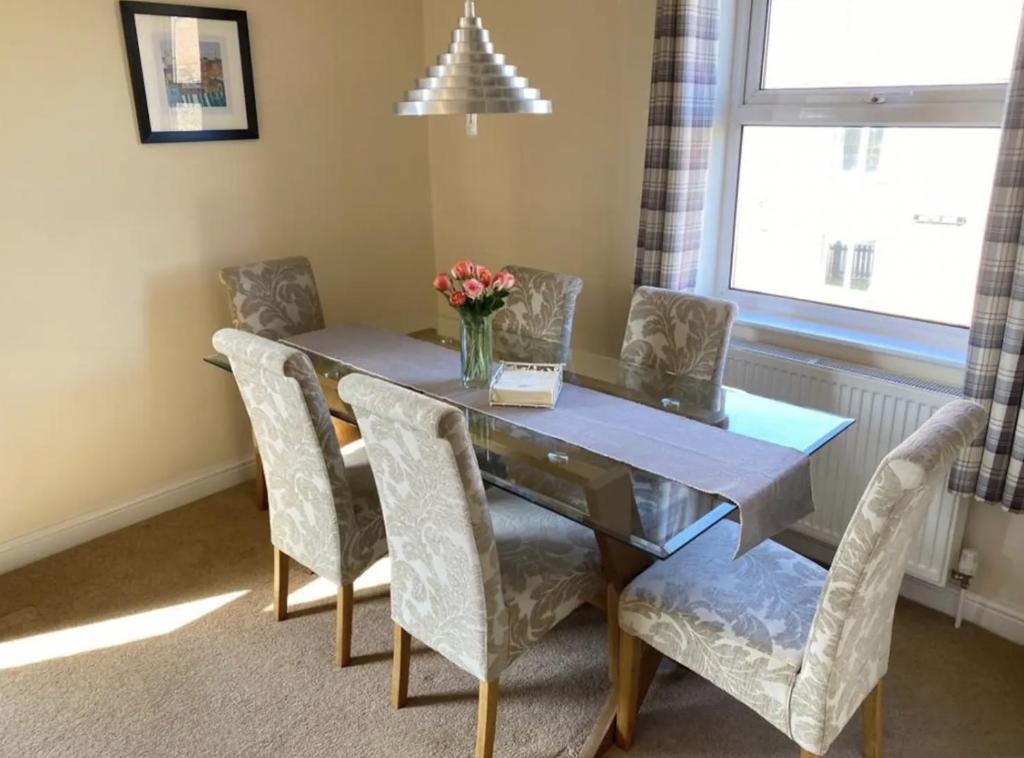 Park Crescent apartment 8