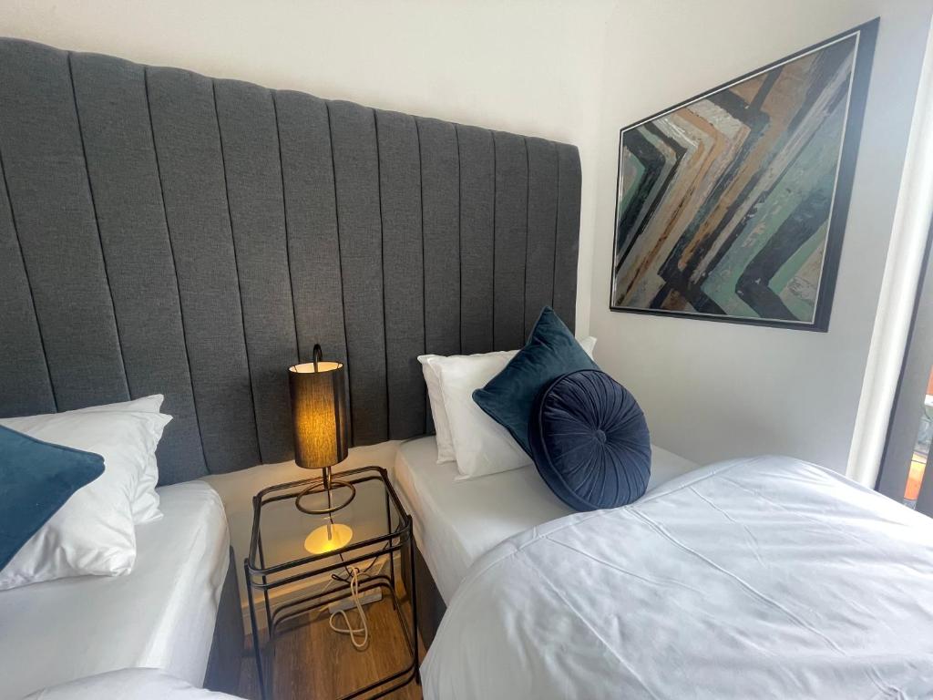 Sapphire Premier Apartments w/Secure Parking 3