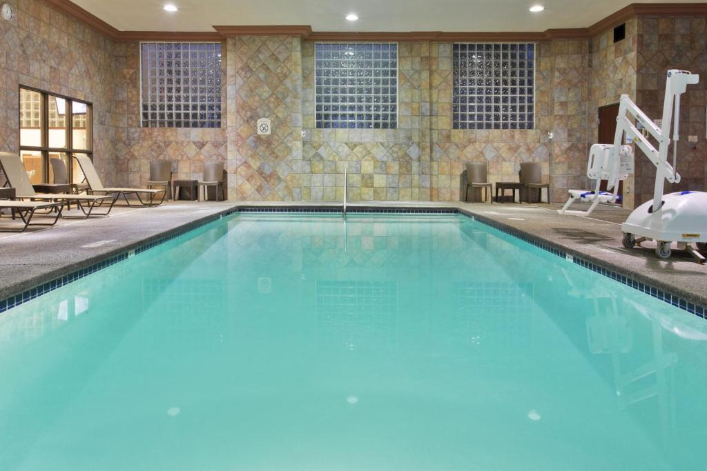 Holiday Inn Express Hotel & Suites Portland-Northwest Downtown, an IHG Hotel Image