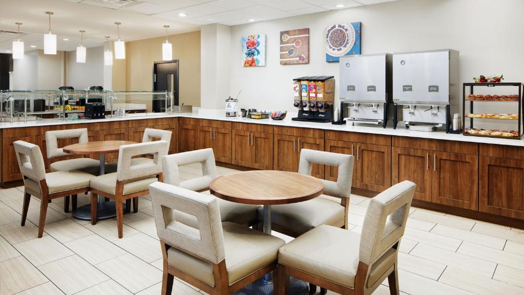 Staybridge Suites Orlando Royale Parc Suites, an IHG Hotel Image