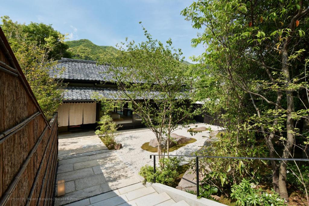Elle offre une vue sur le jardin. dans l'établissement LOQUAT西伊豆, à Izu