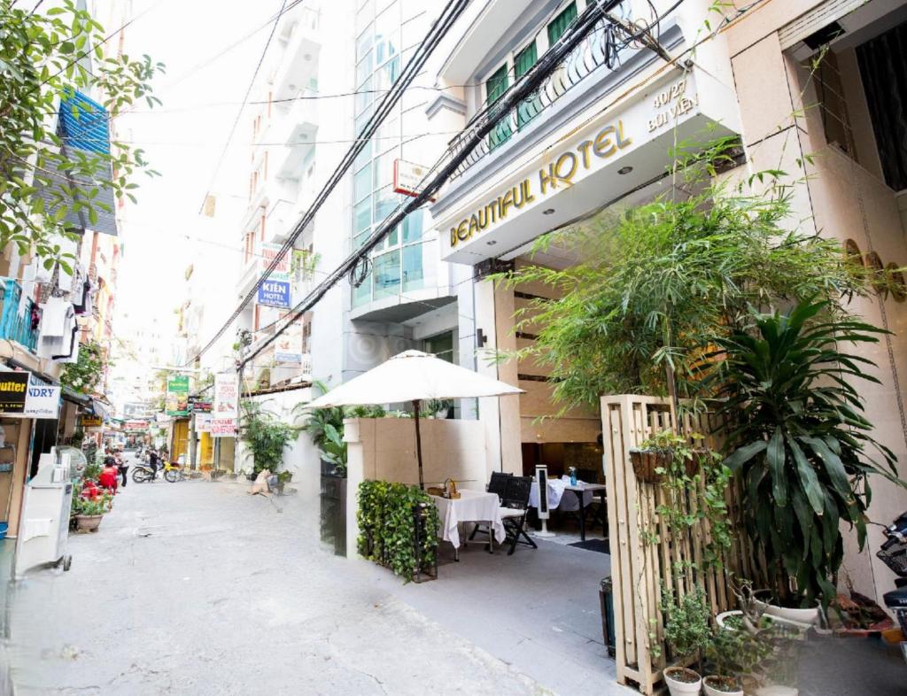 BEAUTIFUL BUI VIEN HOTEL