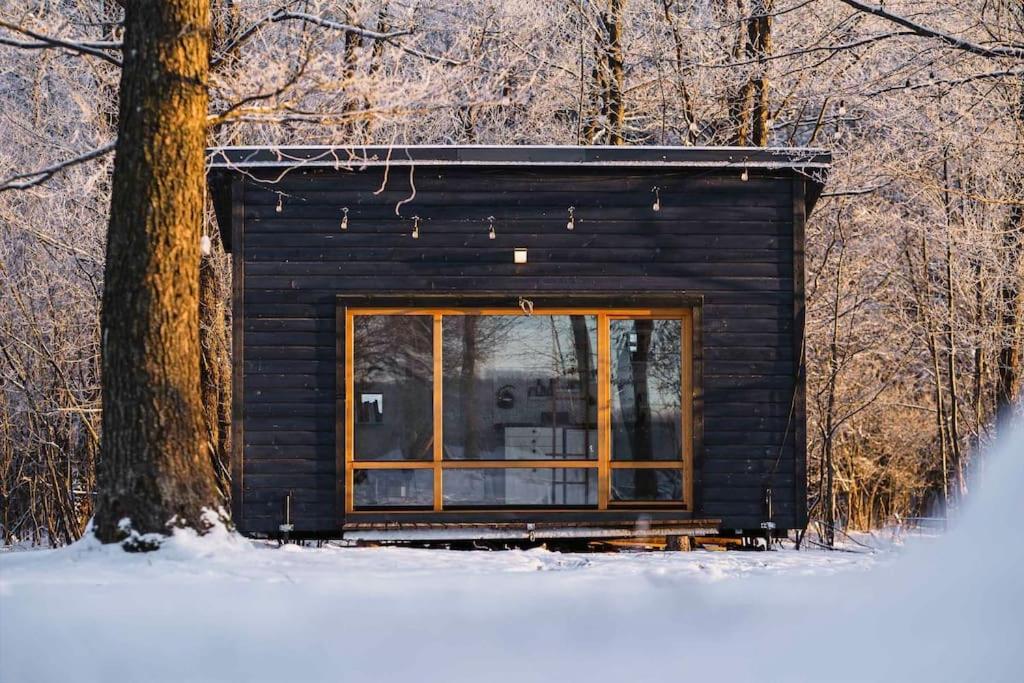 Beautiful Tiny house on the lake side. 1
