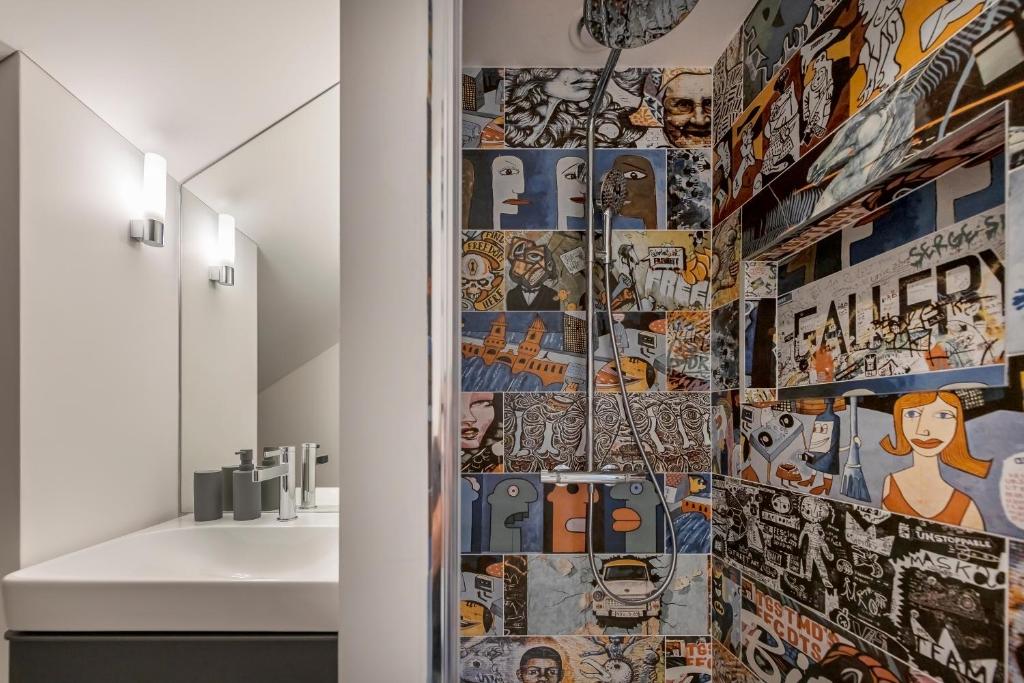 Artsy Exclusive Old Town Residence Gallery Walk 8