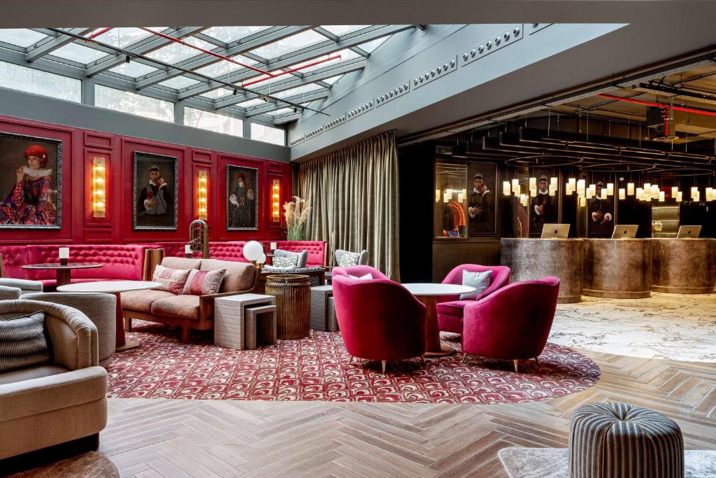 Radisson RED Madrid Image