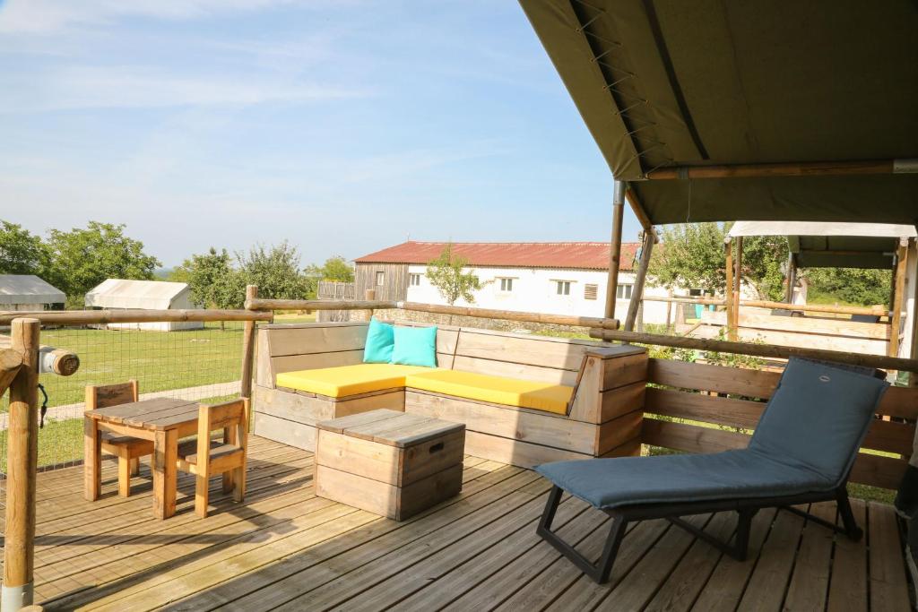 Photo de la galerie de l'établissement Glamping Place de la Famille, à Jayac