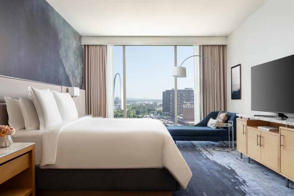 Four Seasons St. Louis Image