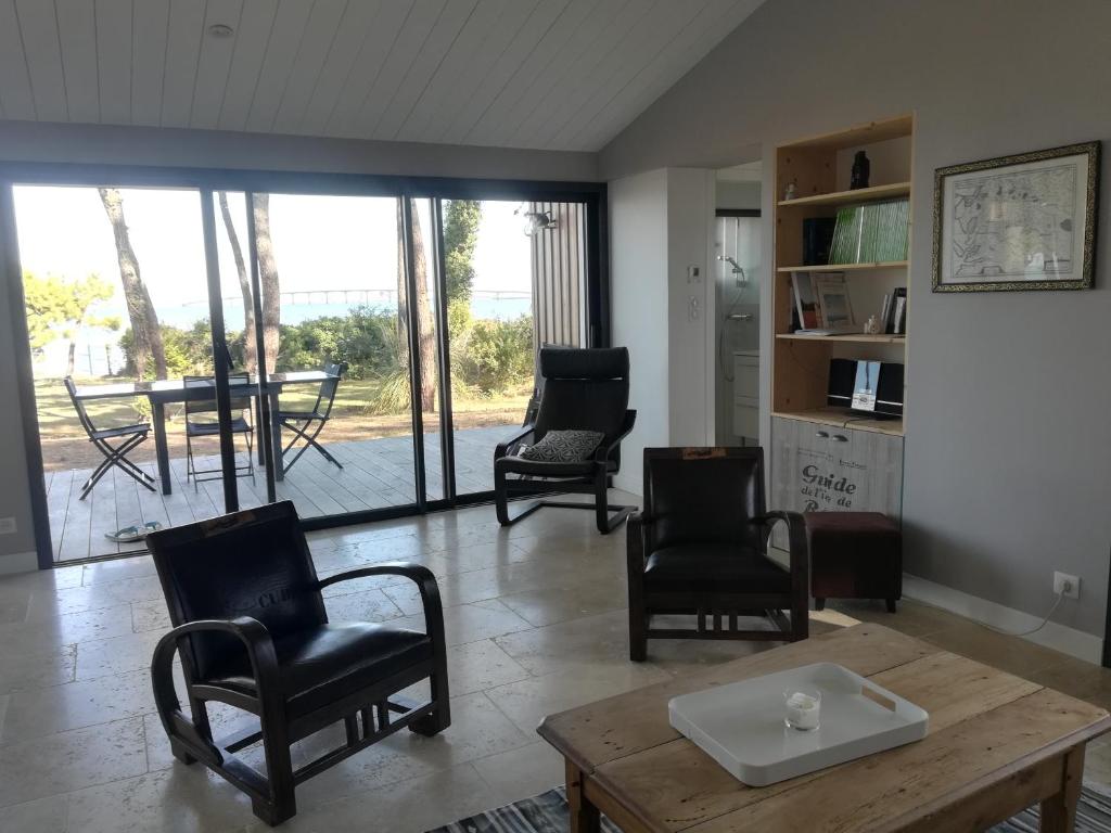 Villa Ile de Re avec acces mer du jardin 8