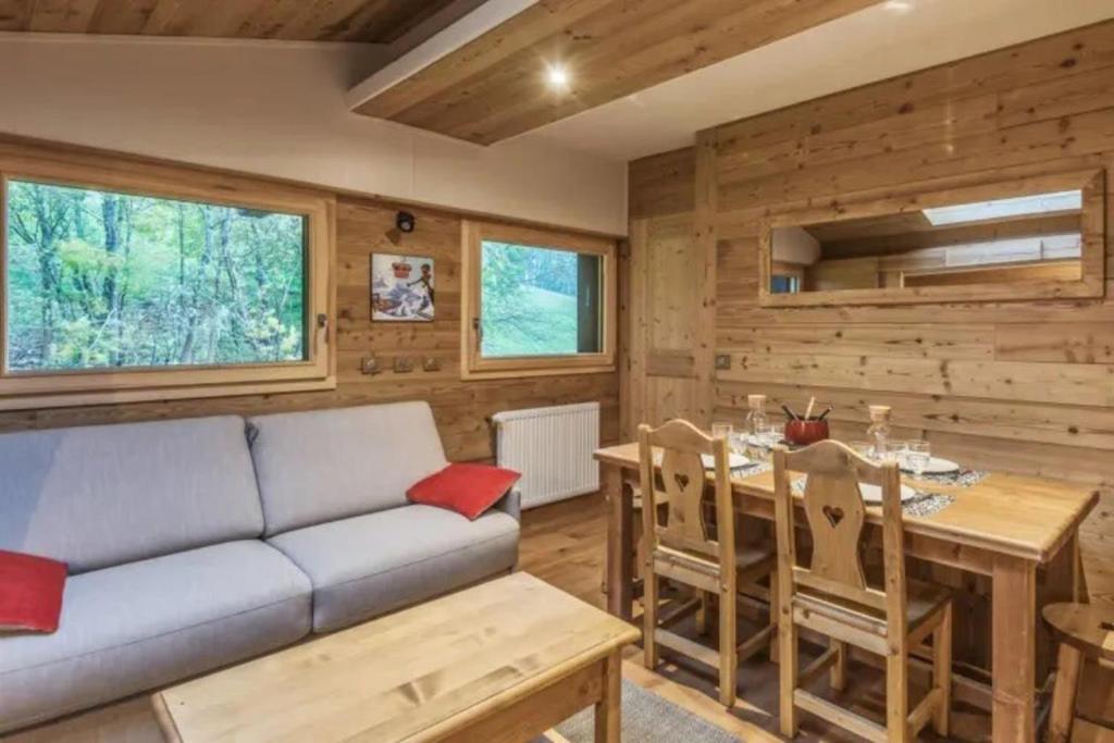 welcoming apartment with swimming pools near the Megève ski slopes