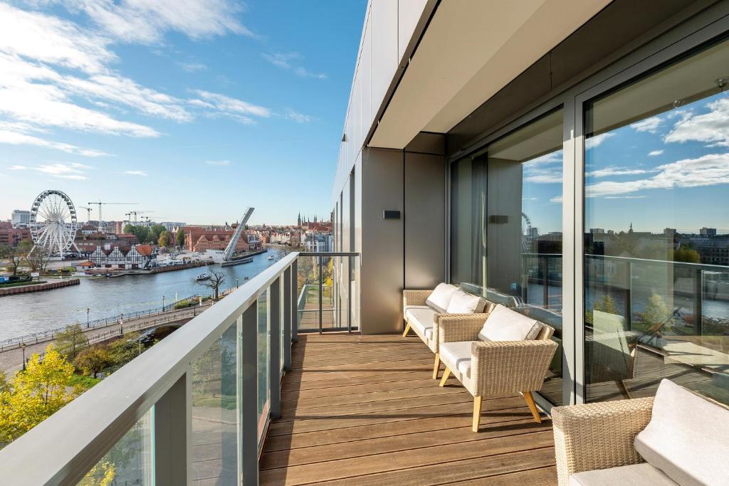 Blue Mandarin Riverside 7