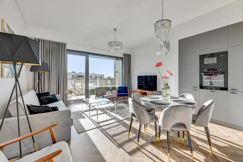 Blue Mandarin Riverside 3