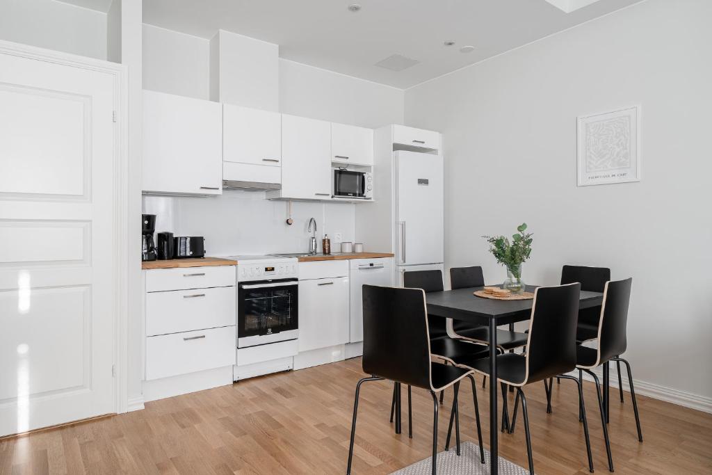 Renovated 1BR at Main Square - Sauna & Parking 7