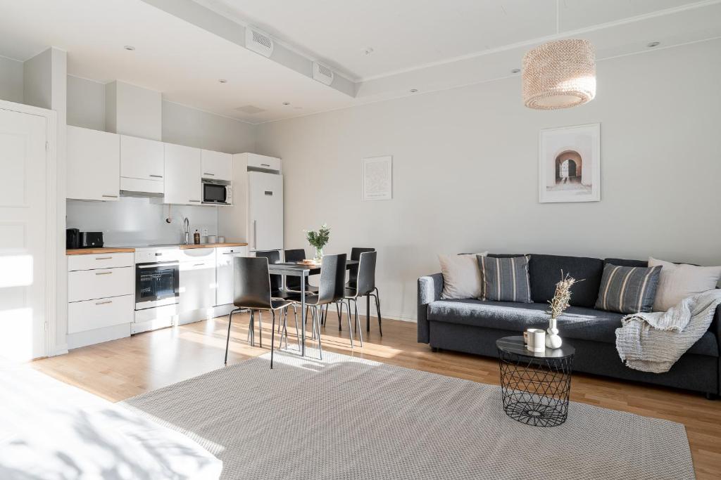 Renovated 1BR at Main Square - Sauna & Parking 2