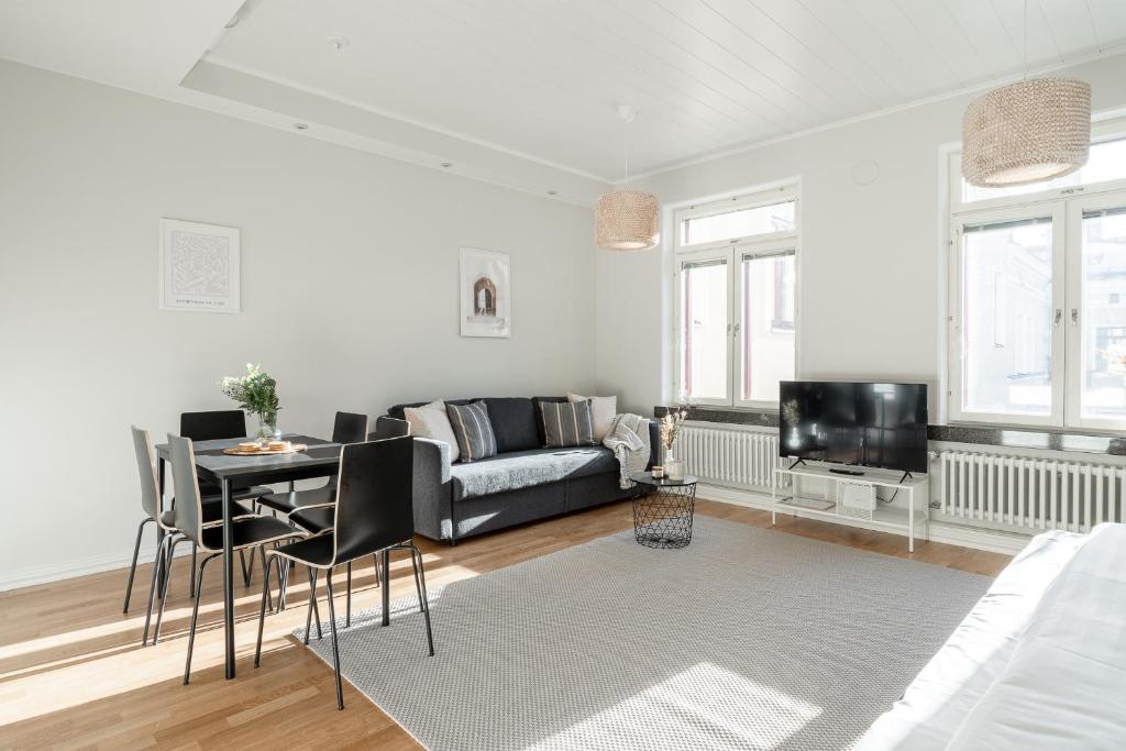 Renovated 1BR at Main Square - Sauna & Parking 6