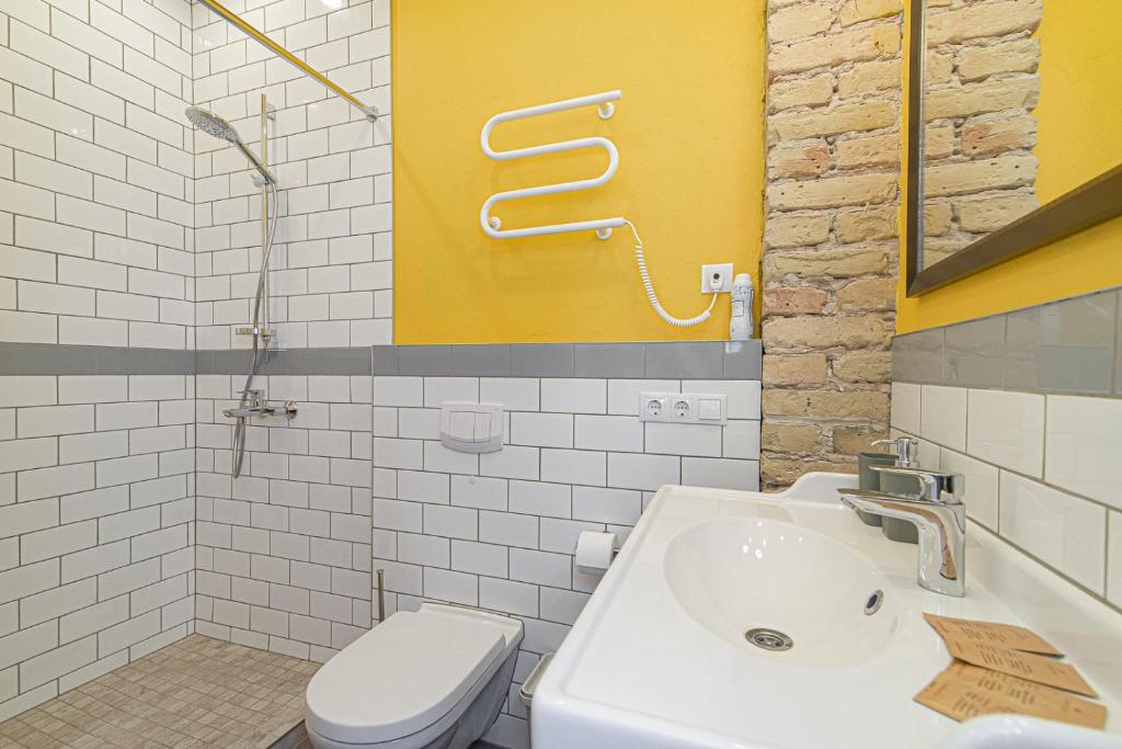 Modern Vilnius Old Town apartment with free parking 8