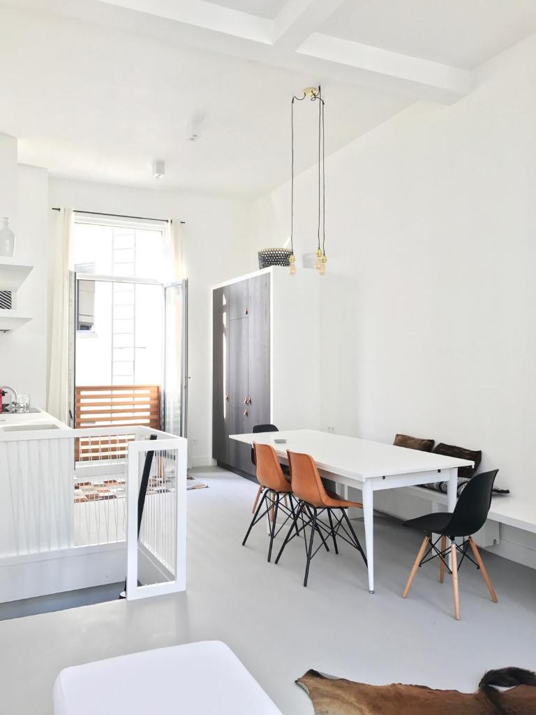 Bright City Design House! 8