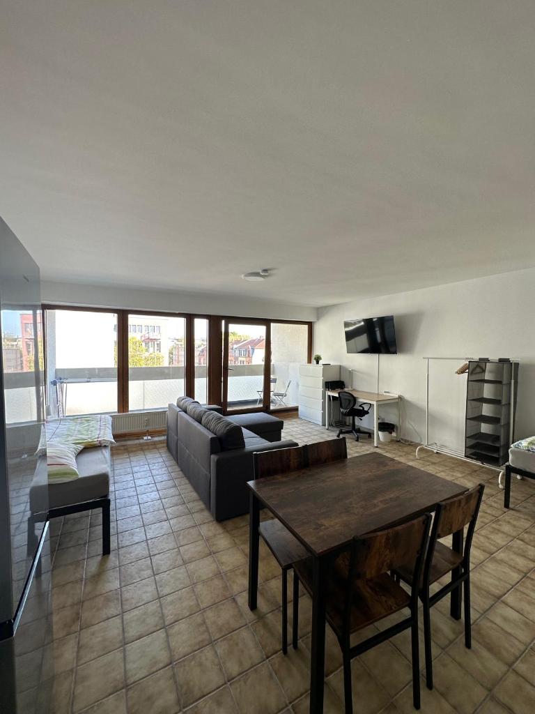 Nice, big and central apartment with 2 balconies 2