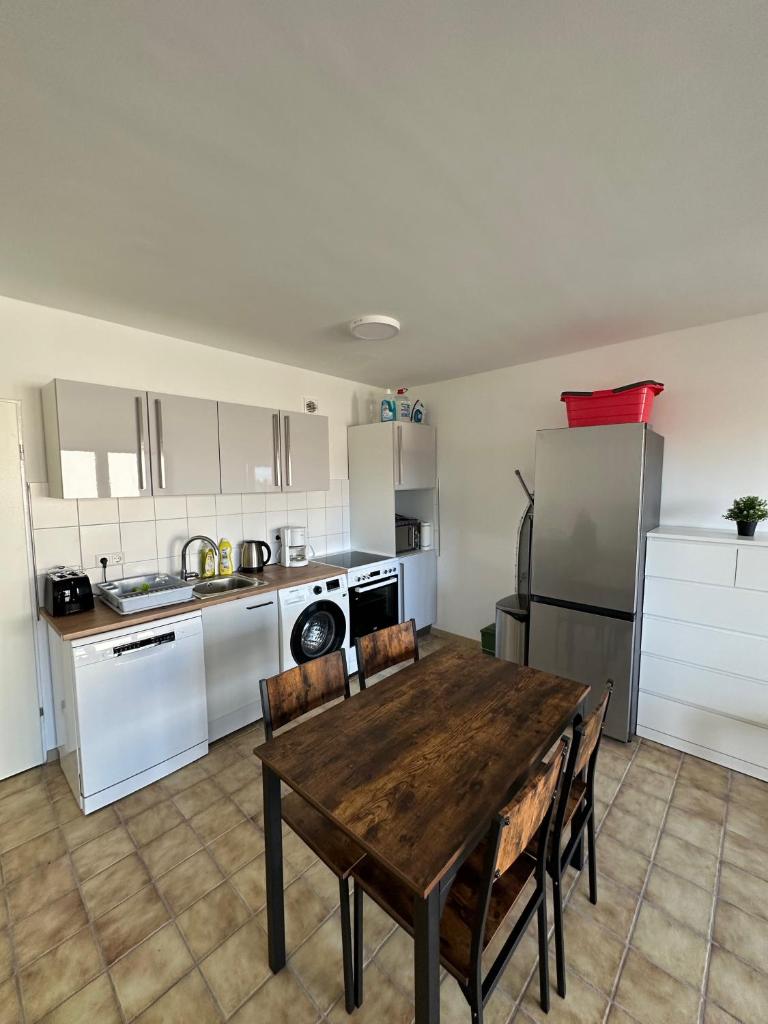 Nice, big and central apartment with 2 balconies 3